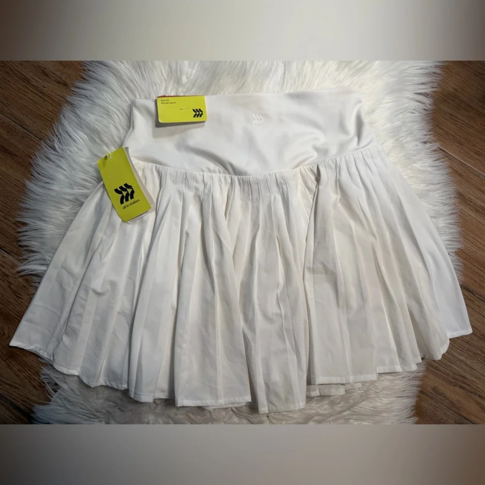 NWT All in Motion White Pleated Tennis Skort XS Built-In Shorts